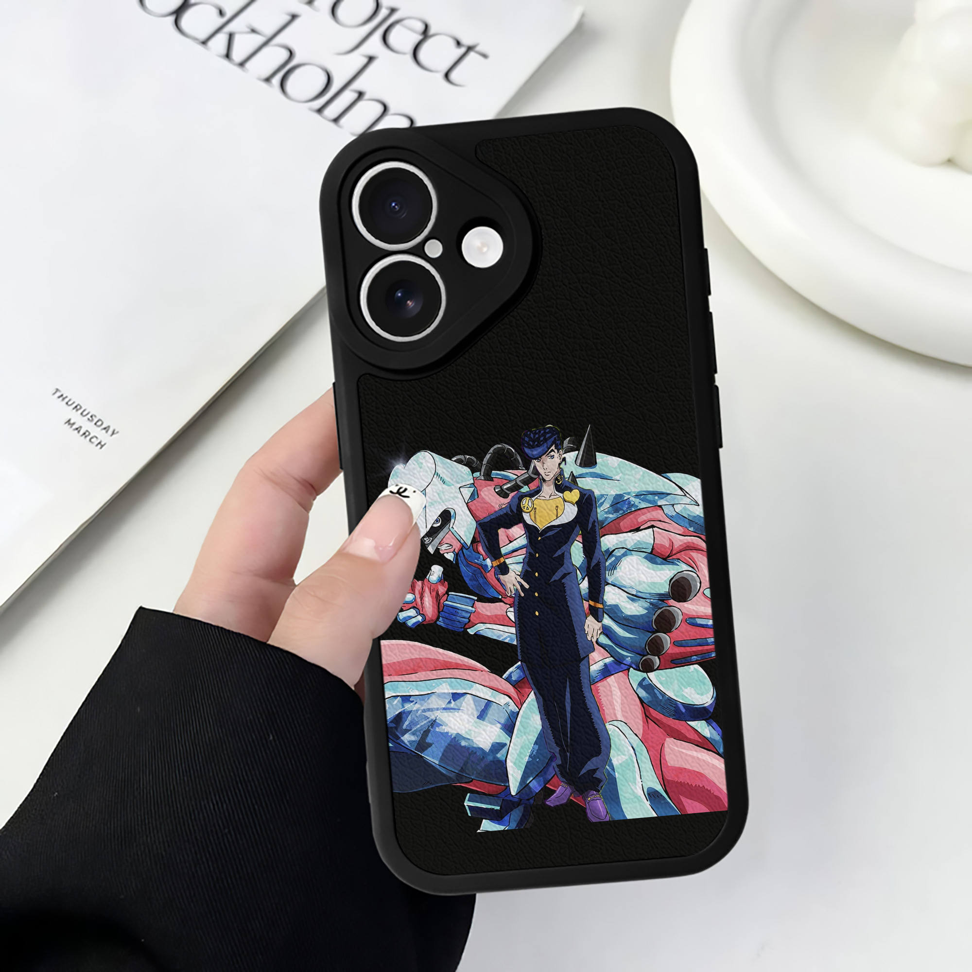 （画像用） ジョジョの奇妙な冒険 ひがしかた じょうすけ JoJo's Bizarre Adventure Higashikata Josuke 【iPhone 16シリーズ対応】シリコンスマホケース（レザー調） 材質：シリコン